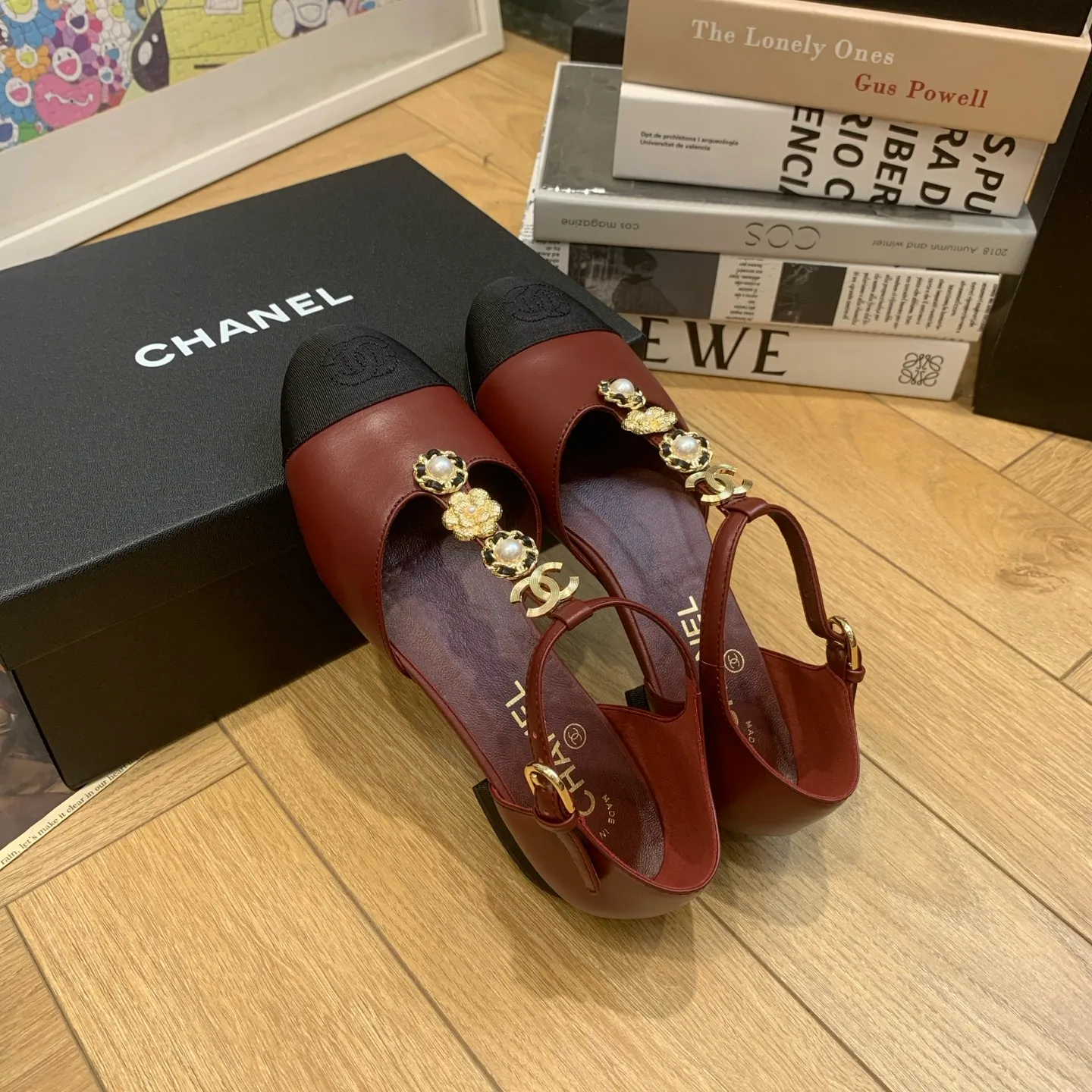 💕💕Factory direct selling price p520💕💕 🍀Purchase level CHANEL Xiaoxiang 25ss early spring new model Mary Jane shoes, retro French elegance, full of high-end sense Fragrant granny diamond hollow Mary Jane sandals, a pair of very popular sandals recently! The exposed-leg design directly lengthens your legs! Very white fairy style. A complete interpretation of French romance! The fabric is imported cowhide, and the lining is sheepskin. It is soft and delicate, and the foot feels 100% comfortable. It is beautiful and ultra-feminine at the same time. Italian leather outsole Size: #35-41 (40-41 custom-made, non-refundable) 👉
